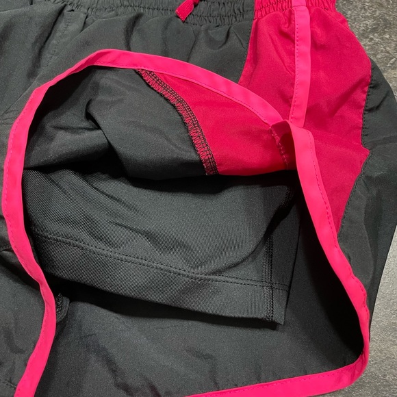 NIKE dry fit running shorts - Picture 8 of 9